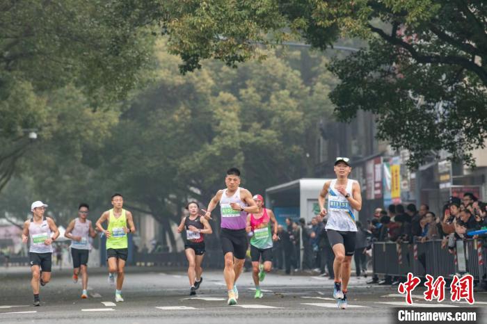 徐霞客游记开篇地宁海西门城楼鸣枪开跑，2024宁