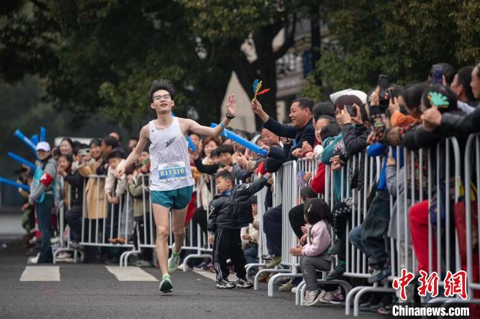 徐霞客游记开篇地宁海西门城楼鸣枪开跑，2024宁