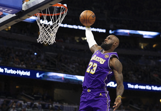 詹姆斯41岁仍值5000万年薪？三大理由解析其续约