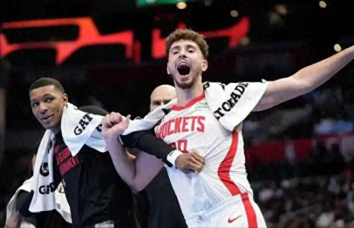 火箭中锋申京炮轰阿门协防策略 1.8亿美元主场升