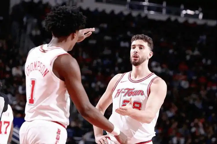 火箭中锋申京炮轰阿门协防策略 1.8亿美元主场升