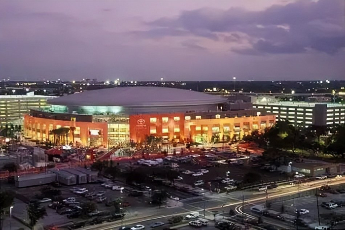 火箭中锋申京炮轰阿门协防策略 1.8亿美元主场升