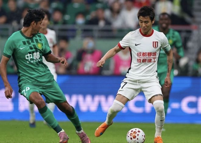 韦世豪暴力抽射绝杀蓉城逆转国安